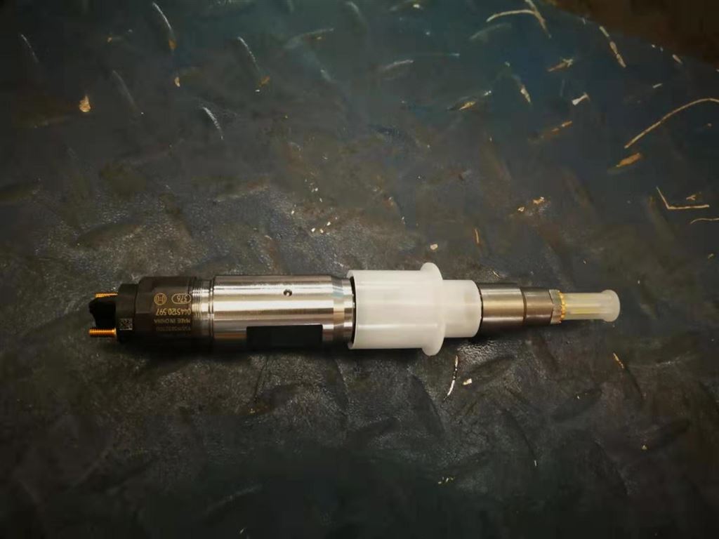Automobile Engine Fuel Injector
